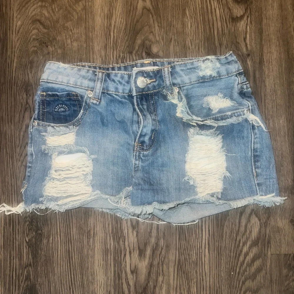 C&C Women’s distressed shorts size 24​​​ - Picture 2 of 7